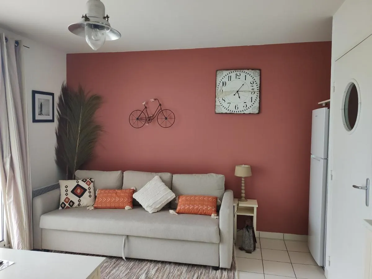 Superbe Appartement Avec Piscine Sauna Et Petite Vue Mer 普劳戈维林 公寓